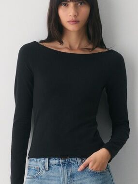 Aritzia TNA Homestretch top